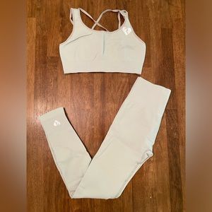 Women’s Best Move Seamless Set Sports Bra and Leggings